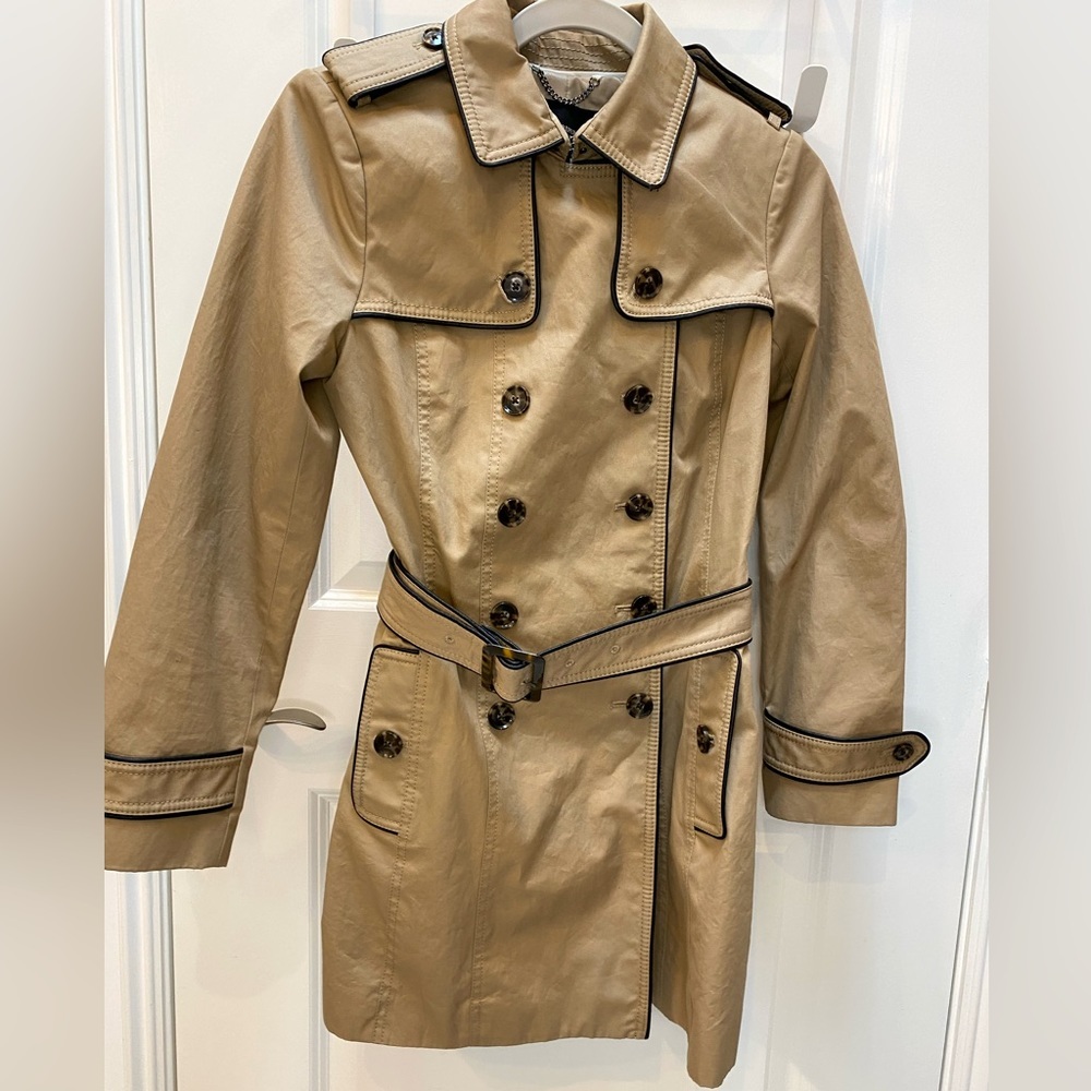 Banana Republic trench coat size 4 petite